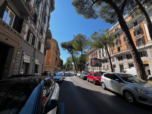 Locale Commerciale in affitto a Municipio Roma II, Roma Capitale