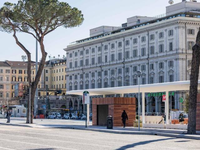 Locale Commerciale in affitto a Municipio Roma I, Roma Capitale