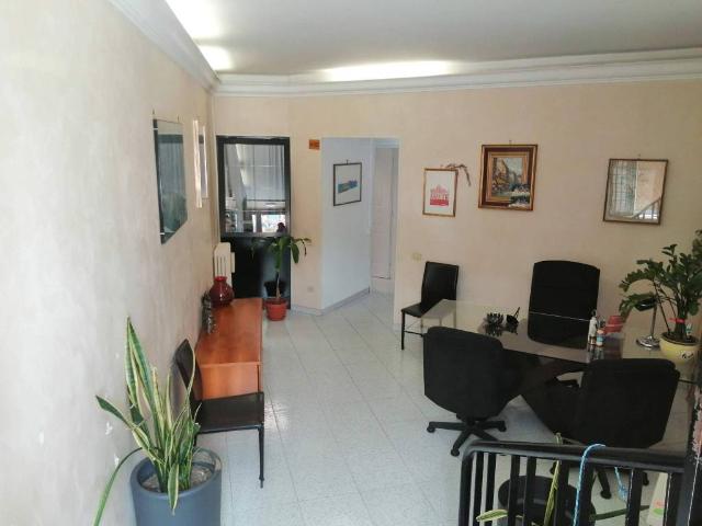 Locale Commerciale in affitto a Municipio Roma VII, Roma Capitale