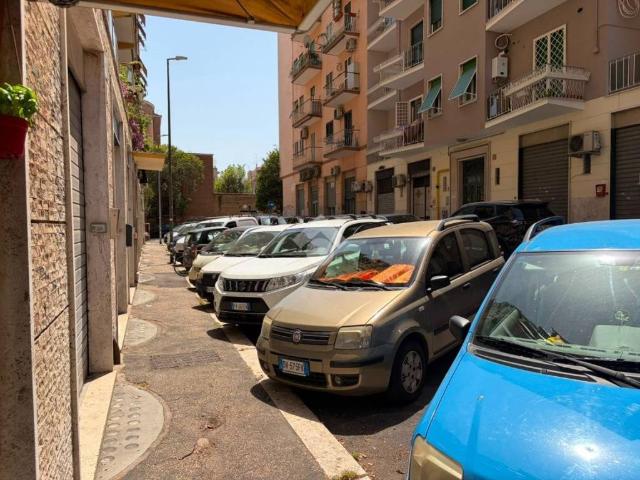 Locale Commerciale in affitto a Municipio Roma V, Roma Capitale