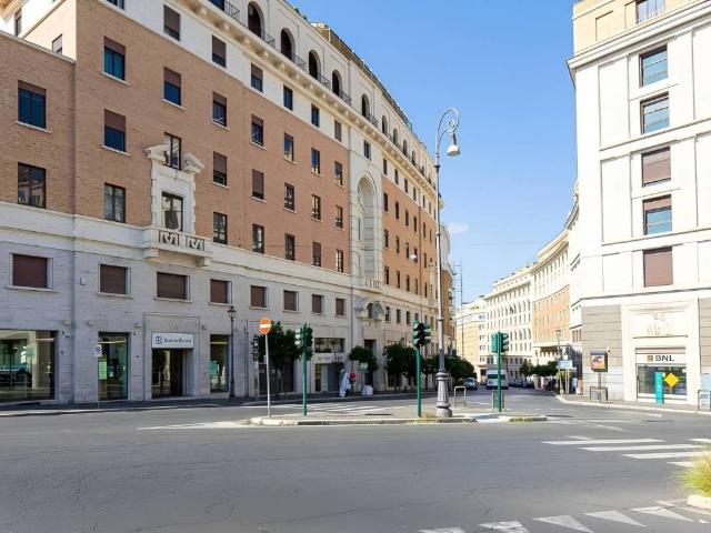 Locale Commerciale in affitto a Municipio Roma I, Roma Capitale