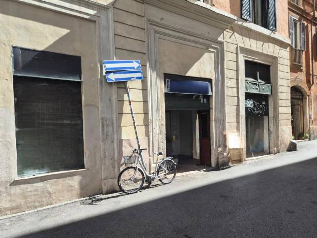 Locale Commerciale in affitto a Pigna, Roma