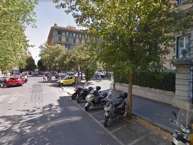Locale Commerciale in affitto a Municipio Roma I, Roma Capitale