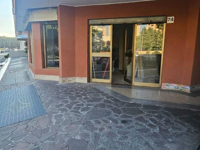 Locale Commerciale in affitto a Municipio Roma IV, Roma