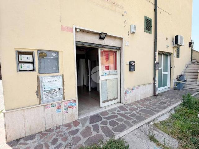 Locale Commerciale in affitto a Municipio Roma VI, Roma Capitale