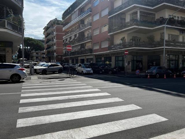 Locale Commerciale in affitto a Municipio Roma XIV, Roma Capitale