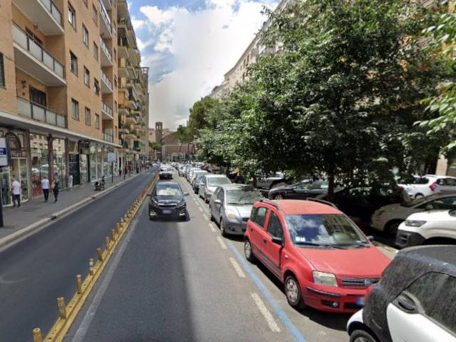 Locale Commerciale in affitto a Municipio Roma II, Roma Capitale