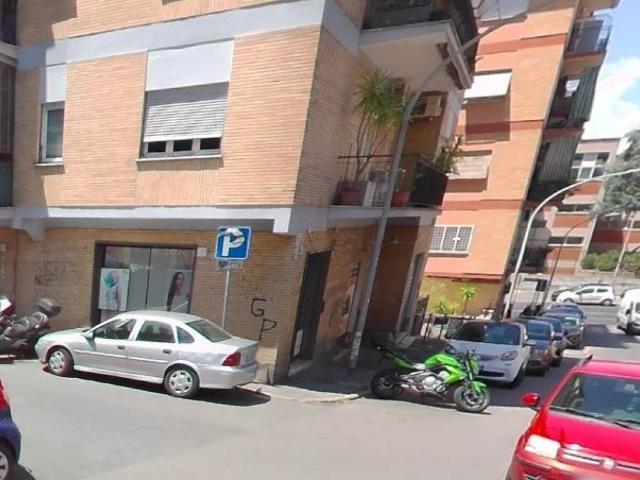 Locale Commerciale in affitto a Municipio Roma III, Roma Capitale