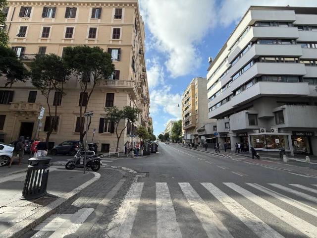 Locale Commerciale in affitto a Municipio Roma I, Roma Capitale