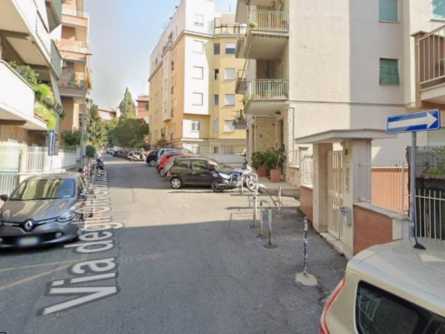 Locale Commerciale in affitto a Municipio Roma XII, Roma Capitale