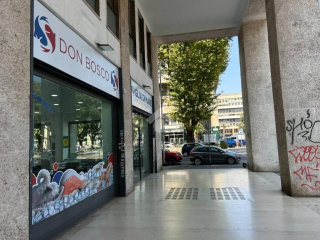 Locale Commerciale in affitto a Municipio Roma VII, Roma Capitale