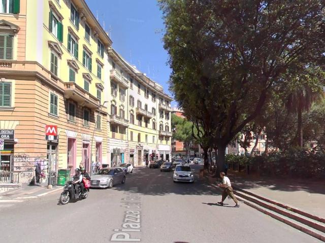 Locale Commerciale in affitto a Municipio Roma VII, Roma Capitale