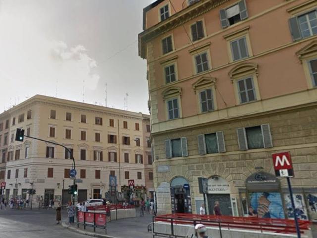 Locale Commerciale in affitto a Municipio Roma I, Roma Capitale