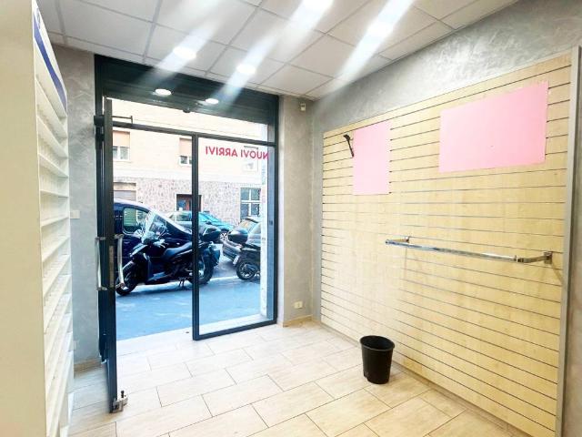 Locale Commerciale in affitto a Municipio Roma VII, Roma Capitale