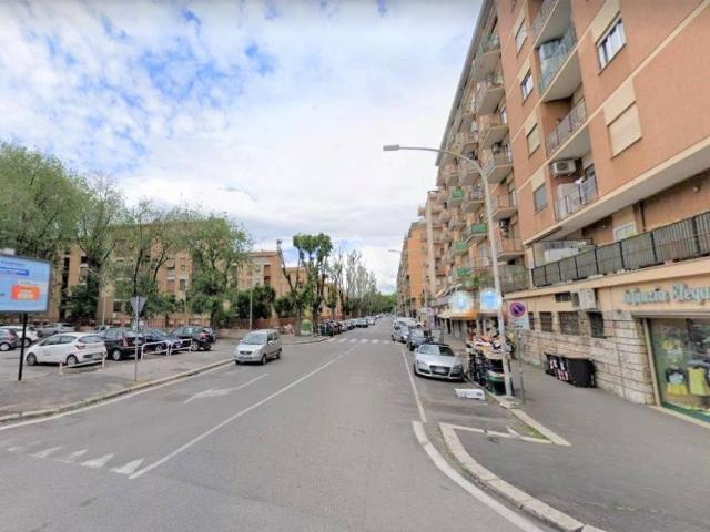 Locale Commerciale in affitto a Collatino, Roma Capitale