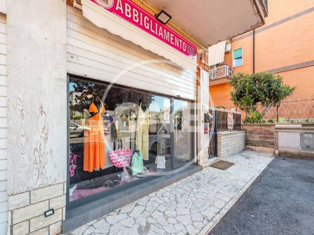 Locale Commerciale in affitto a Castelverde, Roma Capitale