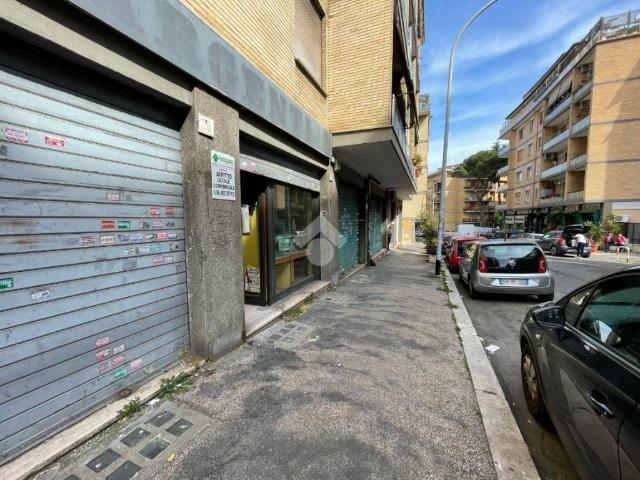 Locale Commerciale in affitto a Municipio Roma IV, Roma Capitale