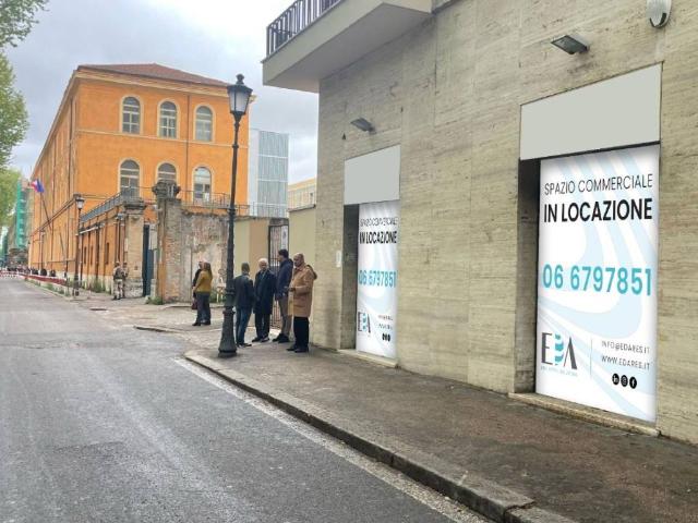 Locale Commerciale in affitto a Municipio Roma I, Roma Capitale
