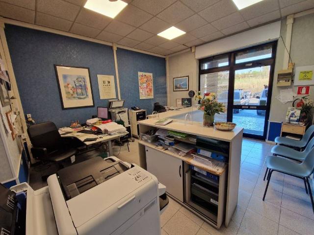 Locale Commerciale in affitto a Municipio Roma IX, Roma Capitale