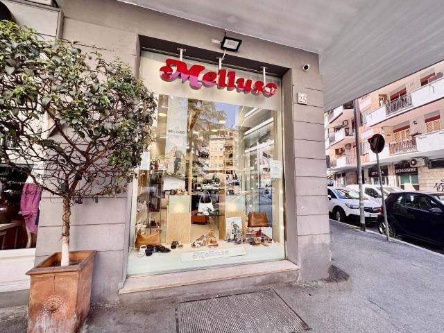 Locale Commerciale in affitto a Municipio Roma III, Roma Capitale