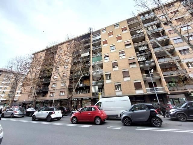 Locale Commerciale in affitto a Municipio Roma XI, Roma Capitale