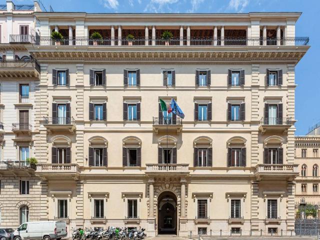Locale Commerciale in affitto a Municipio Roma I, Roma Capitale