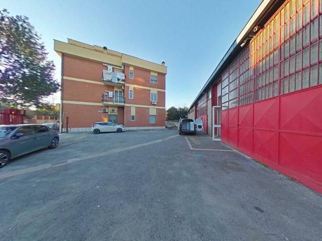 Locale Commerciale in affitto a Torrenova, Roma Capitale