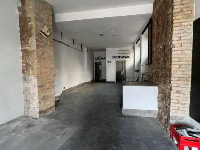 Locale Commerciale in affitto a Municipio Roma VII, Roma Capitale