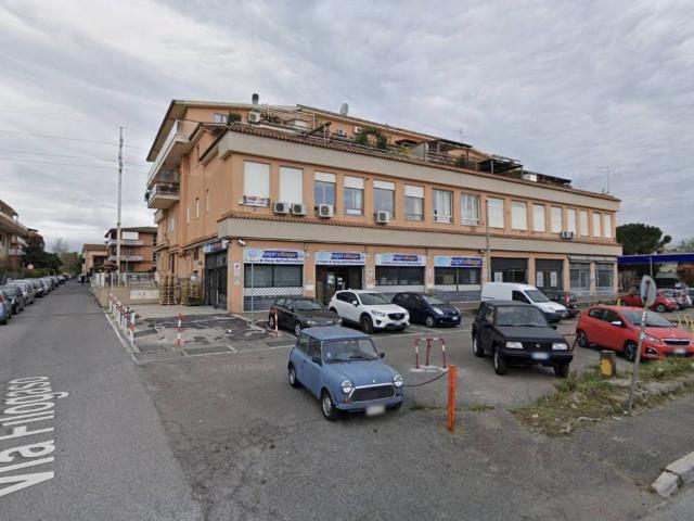 Locale Commerciale in affitto a Giardini Tor di Mezzavia, Roma Capitale