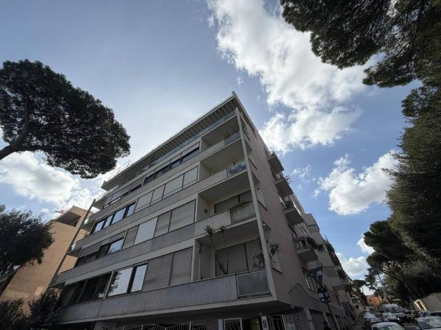 Locale Commerciale in affitto a Municipio Roma I, Roma Capitale