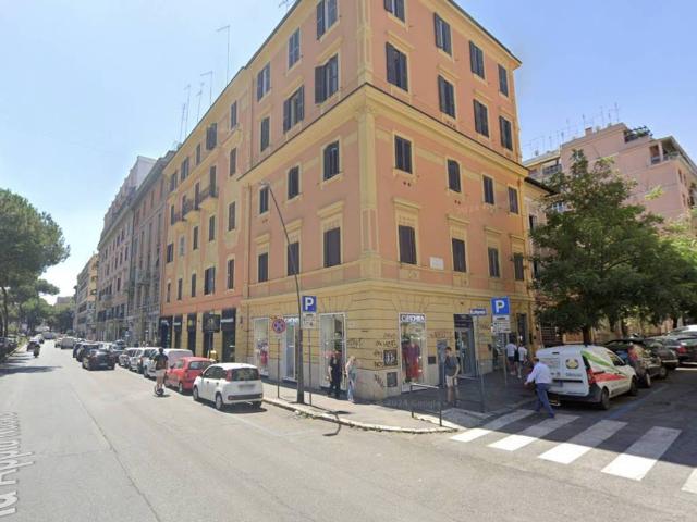Locale Commerciale in affitto a Municipio Roma VII, Roma Capitale