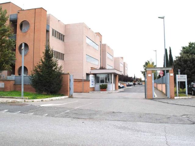 Locale Commerciale in affitto a Municipio Roma IV, Roma Capitale