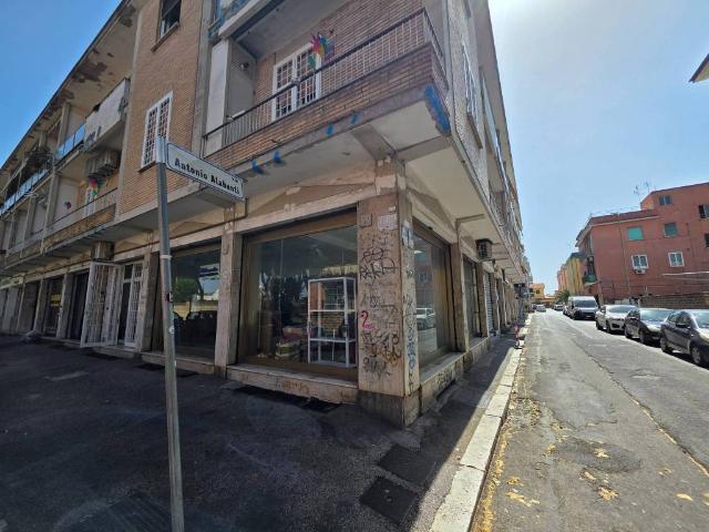 Locale Commerciale in affitto a Municipio Roma X, Roma Capitale