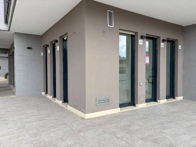 Locale Commerciale in affitto a Mostacciano, Roma Capitale