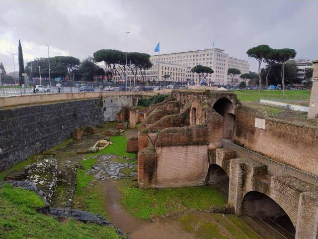 Locale Commerciale in affitto a Municipio Roma I, Roma Capitale