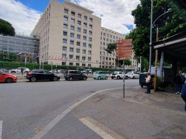 Locale Commerciale in affitto a Municipio Roma I, Roma Capitale