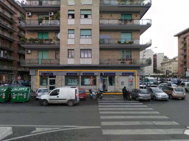 Locale Commerciale in affitto a Municipio Roma VII, Roma Capitale