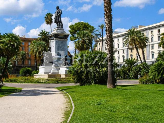 Locale Commerciale in affitto a Municipio Roma I, Roma Capitale
