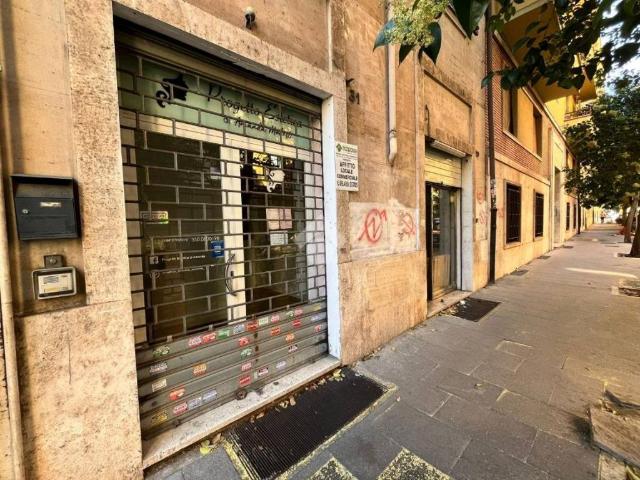 Locale Commerciale in affitto a Municipio Roma II, Roma Capitale