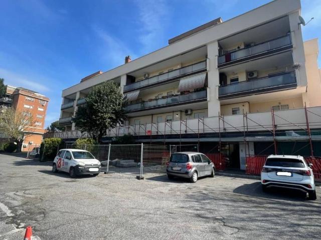 Locale Commerciale in affitto a Settebagni, Roma Capitale