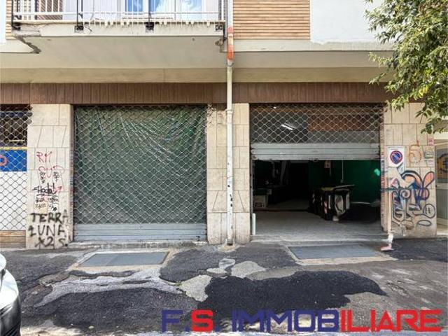 Locale Commerciale in affitto a Municipio Roma VIII, Roma Capitale