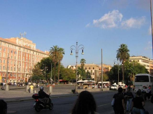 Locale Commerciale in affitto a Municipio Roma I, Roma Capitale