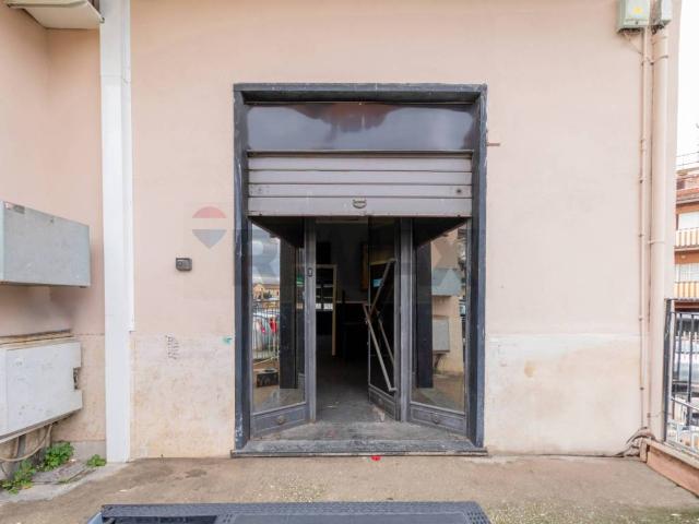 Locale Commerciale in affitto a Finocchio, Roma Capitale