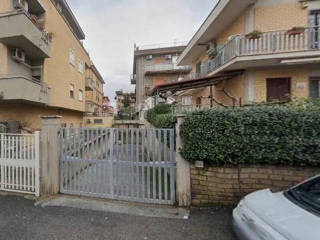 Locale Commerciale in affitto a Torrenova, Roma Capitale