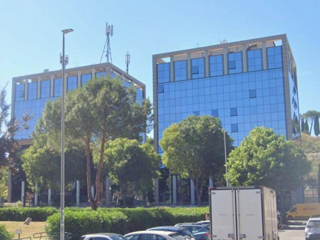 Locale Commerciale in affitto a Municipio Roma IX, Roma Capitale