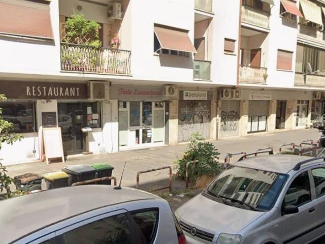 Locale Commerciale in affitto a Municipio Roma VII, Roma Capitale