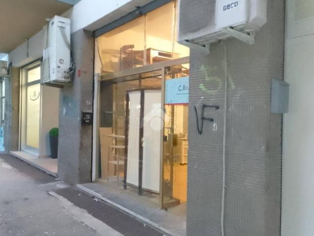 Locale Commerciale in affitto a Municipio Roma VII, Roma Capitale