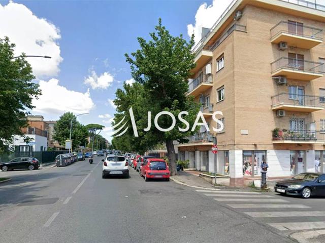 Locale Commerciale in affitto a Municipio Roma XIV, Roma Capitale