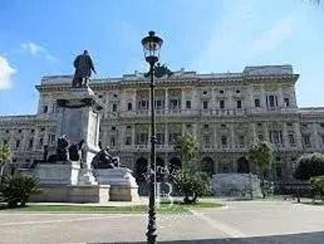 Locale Commerciale in affitto a Municipio Roma I, Roma Capitale