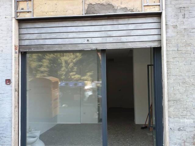 Locale Commerciale in affitto a Municipio Roma VII, Roma Capitale